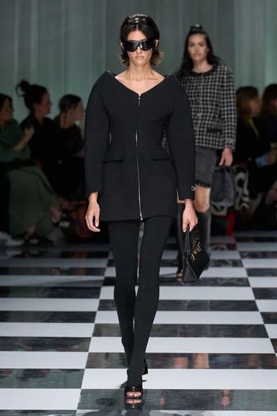 Look 15